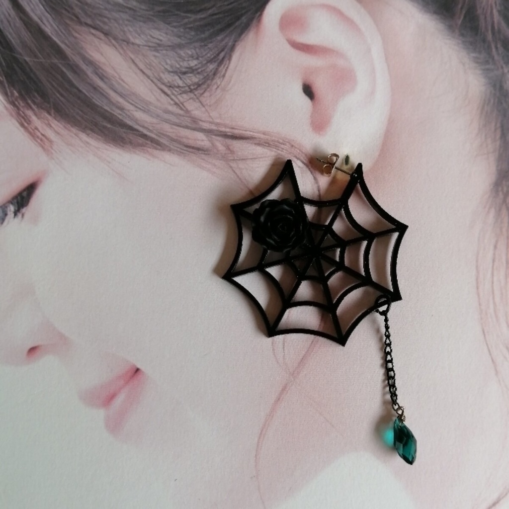 説明文必読! セミオーダー 蜘蛛の巣ピアス イヤリング 珍しい黒の金具