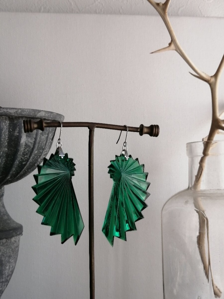 再再販 イロアソビ ディープグリーン レアパーツ 大振り ドイツヴィンテージ アクリル 巻貝のようなピアス イヤリング