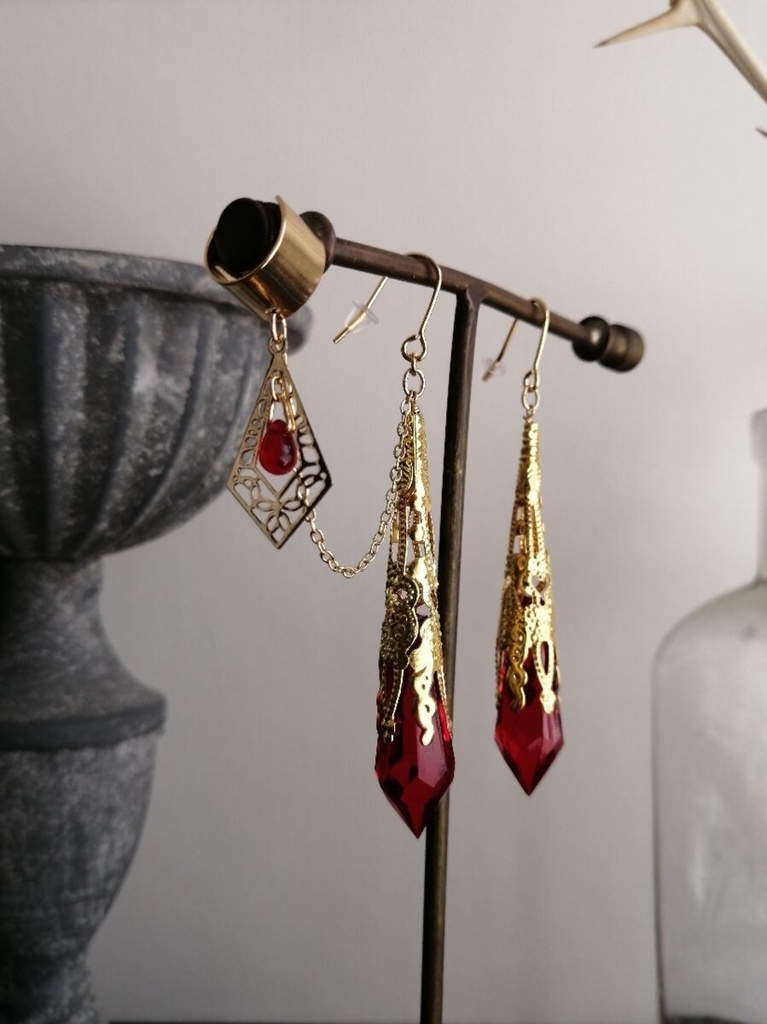 色変更可能 *イロアソビ* 赤のシャンデリア チェコ ドロップ イヤーカフ