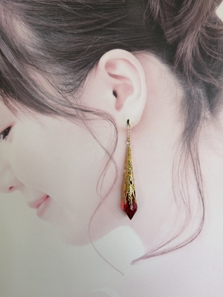 色変更可能 *イロアソビ* 赤のシャンデリア チェコ ドロップ イヤーカフ