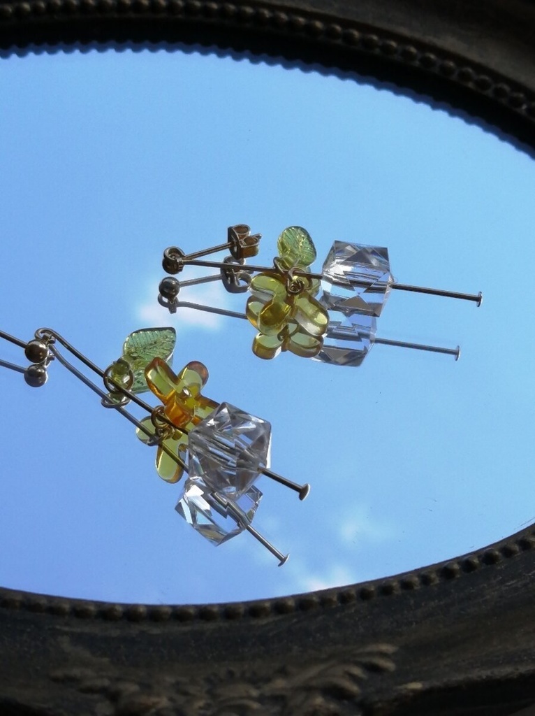 イロアソビ 金木犀とクリアアクリルのピアス イヤリング