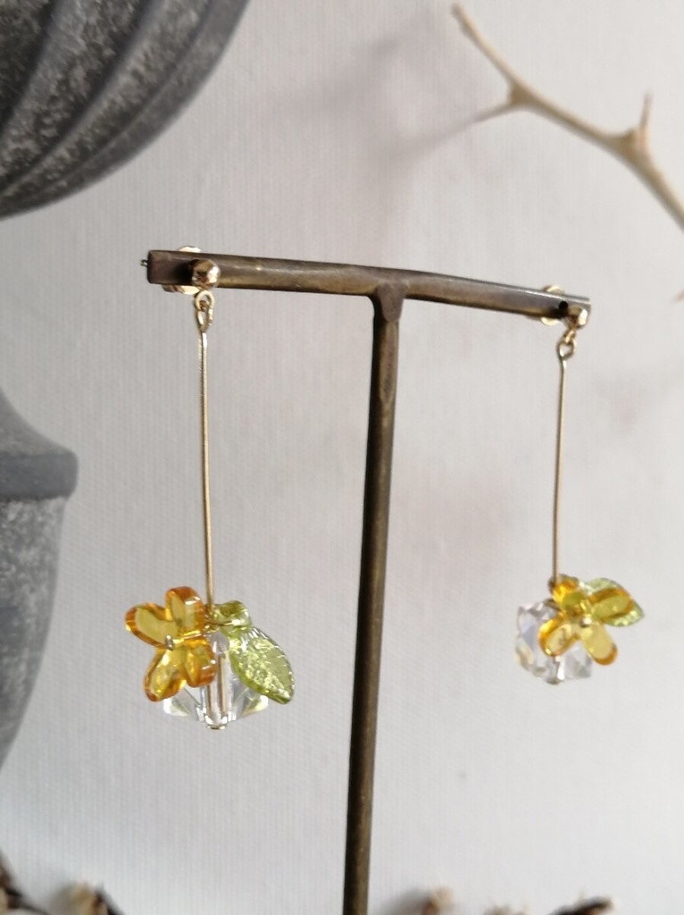 イロアソビ 金木犀とクリアアクリルのピアス イヤリング