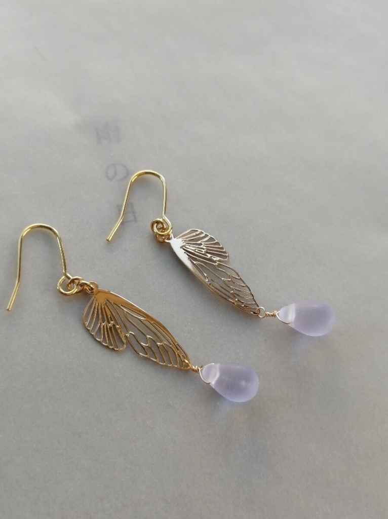 色変化 アレキサンドライト 胡蝶の羽 ピアス