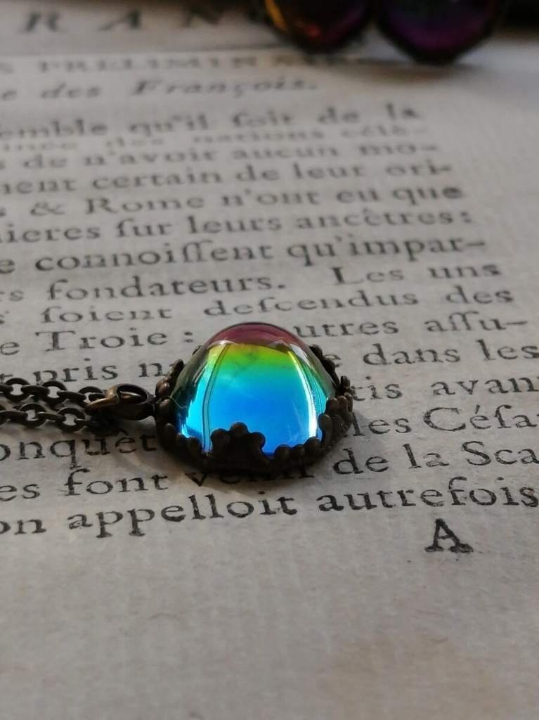 夜の魔術部 マジェスティックカラー 虹を閉じ込めたネックレス