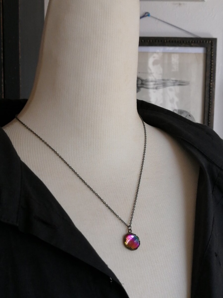 夜の魔術部 マジェスティックカラー 虹を閉じ込めたネックレス