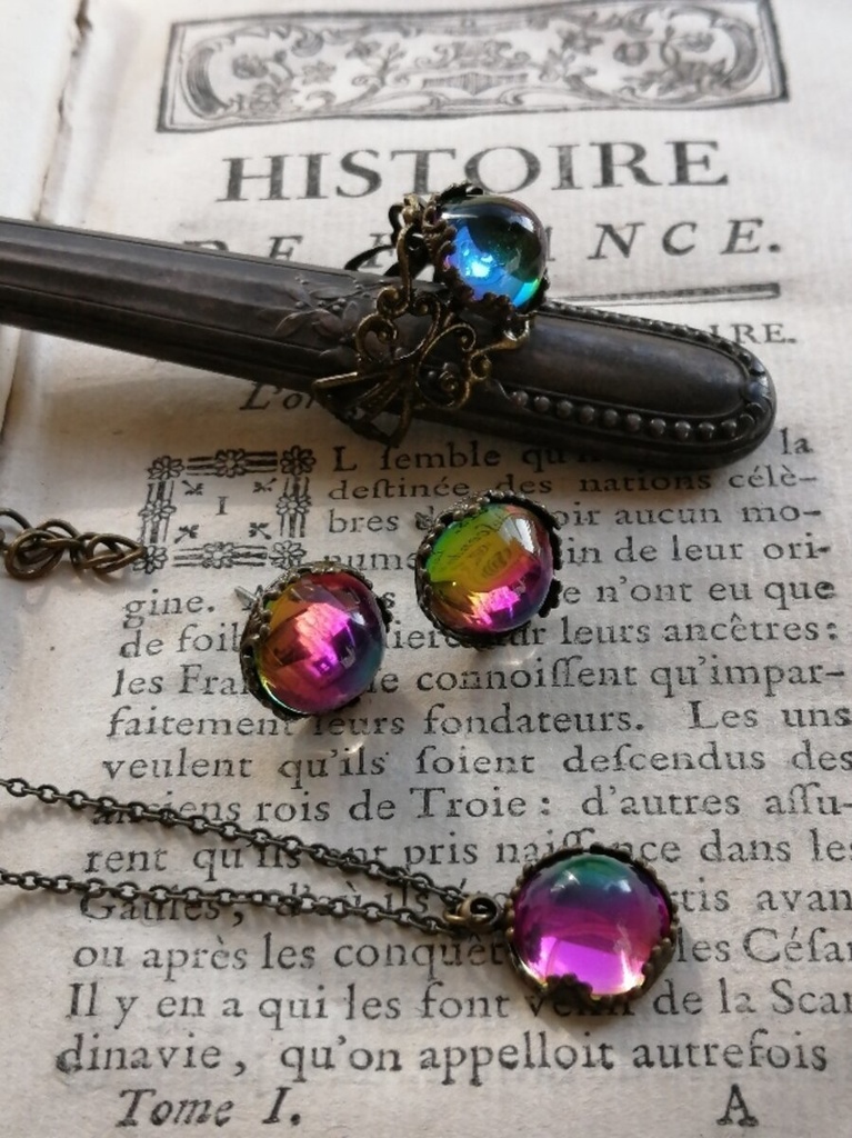 夜の魔術部 マジェスティックカラー 虹を閉じ込めたネックレス