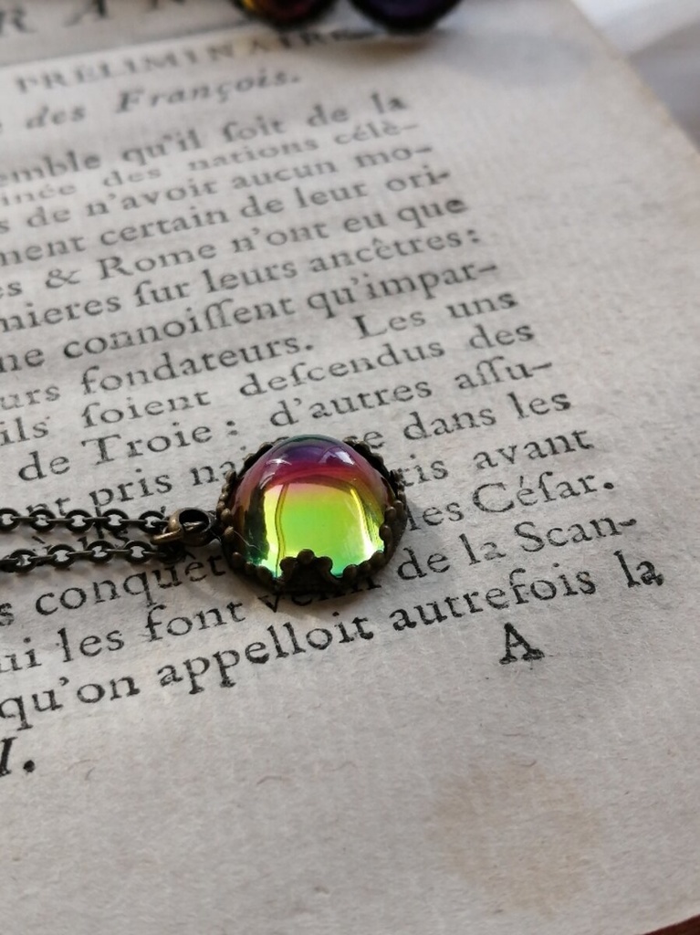 夜の魔術部 マジェスティックカラー 虹を閉じ込めたネックレス