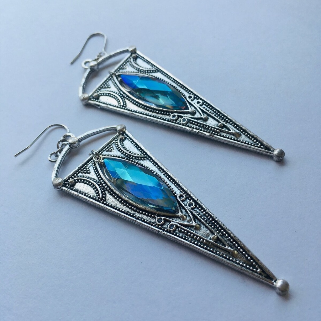 *イロアソビ* ロマ ジプシーピアス 美しい彫り装飾とオーロラブルーのマーキス カットガラス ピアス