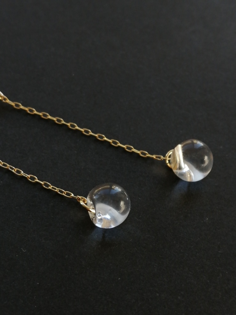 零れ落ちる水のピアス イヤリング