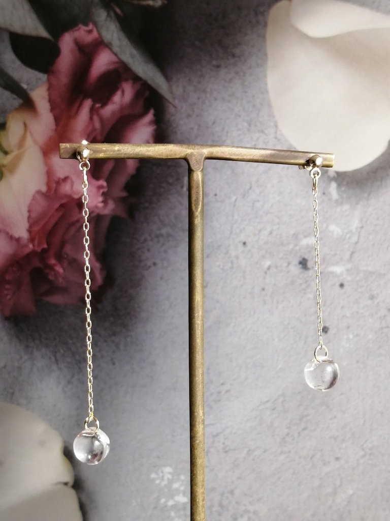 零れ落ちる水のピアス イヤリング
