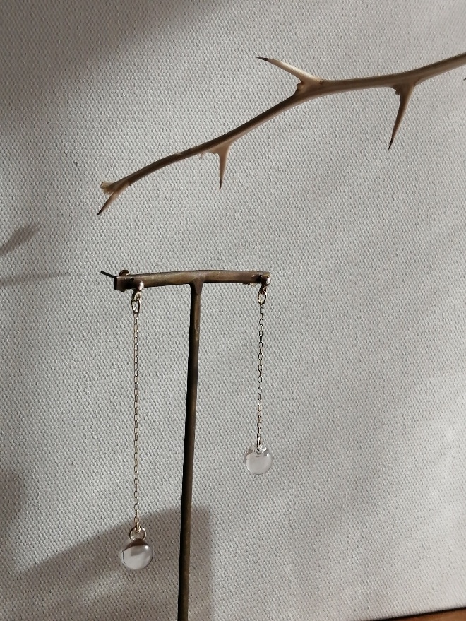 零れ落ちる水のピアス イヤリング