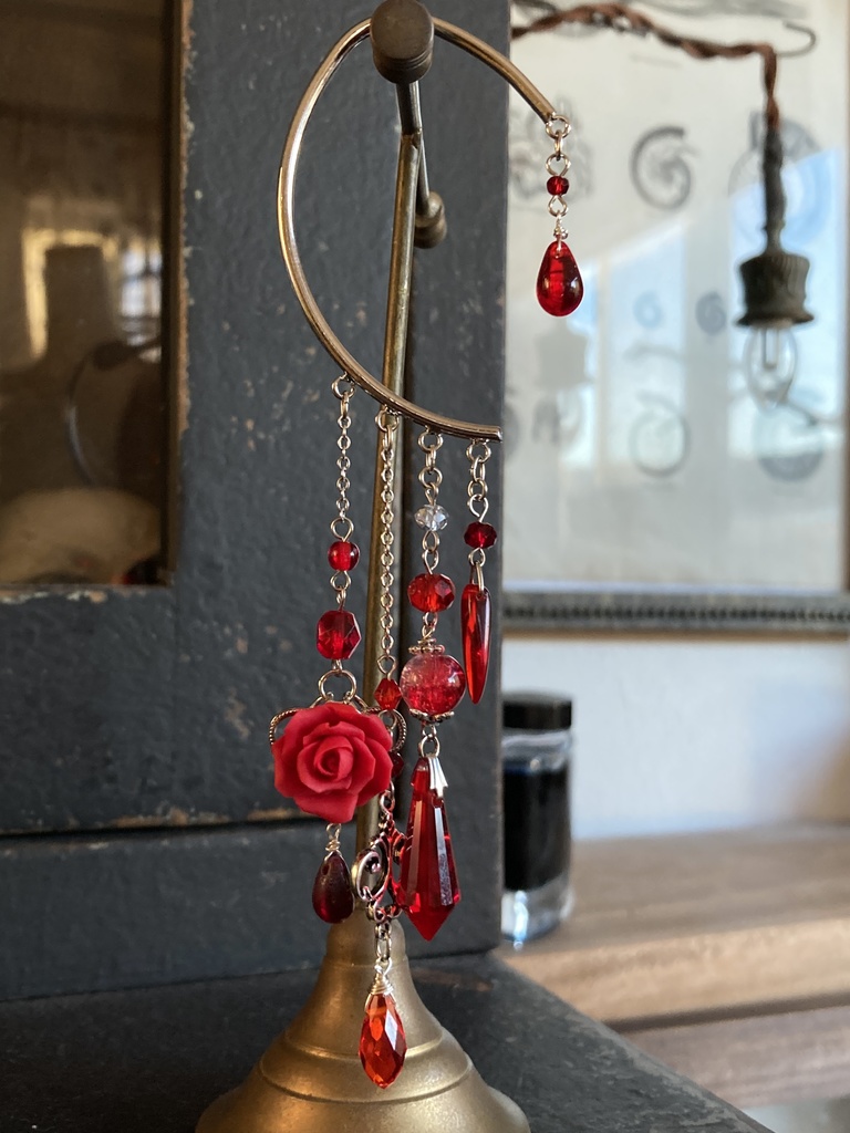 夜の魔術部 赤 薔薇 イヤーフック しゃらしゃら