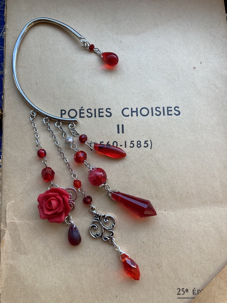 夜の魔術部 赤 薔薇 イヤーフック しゃらしゃら