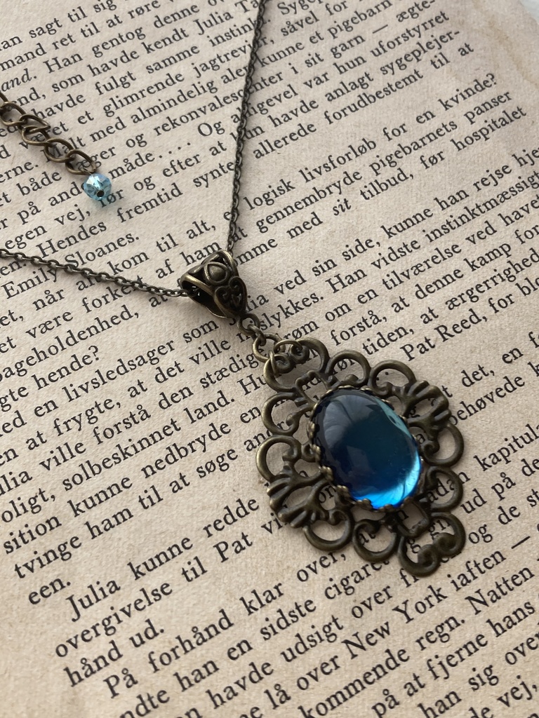 大粒 ブルーカボション 楕円 オーバル ネックレス 夜の魔術部