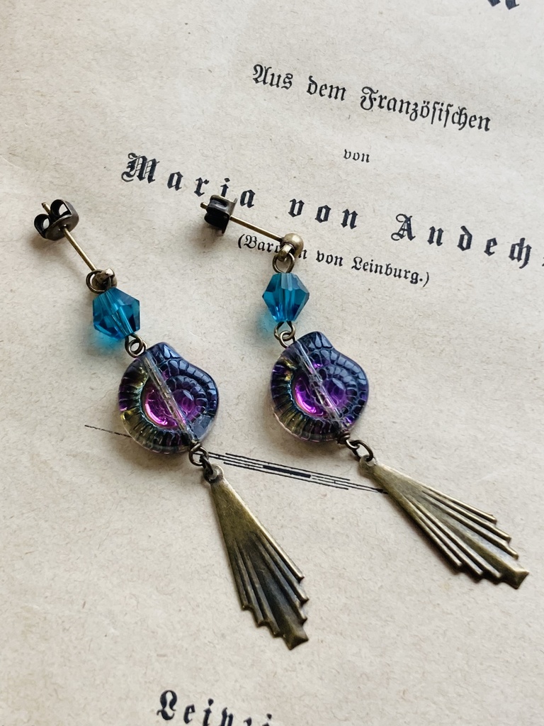 夜の魔術部 紫ガラスの巻貝ピアス イヤリング