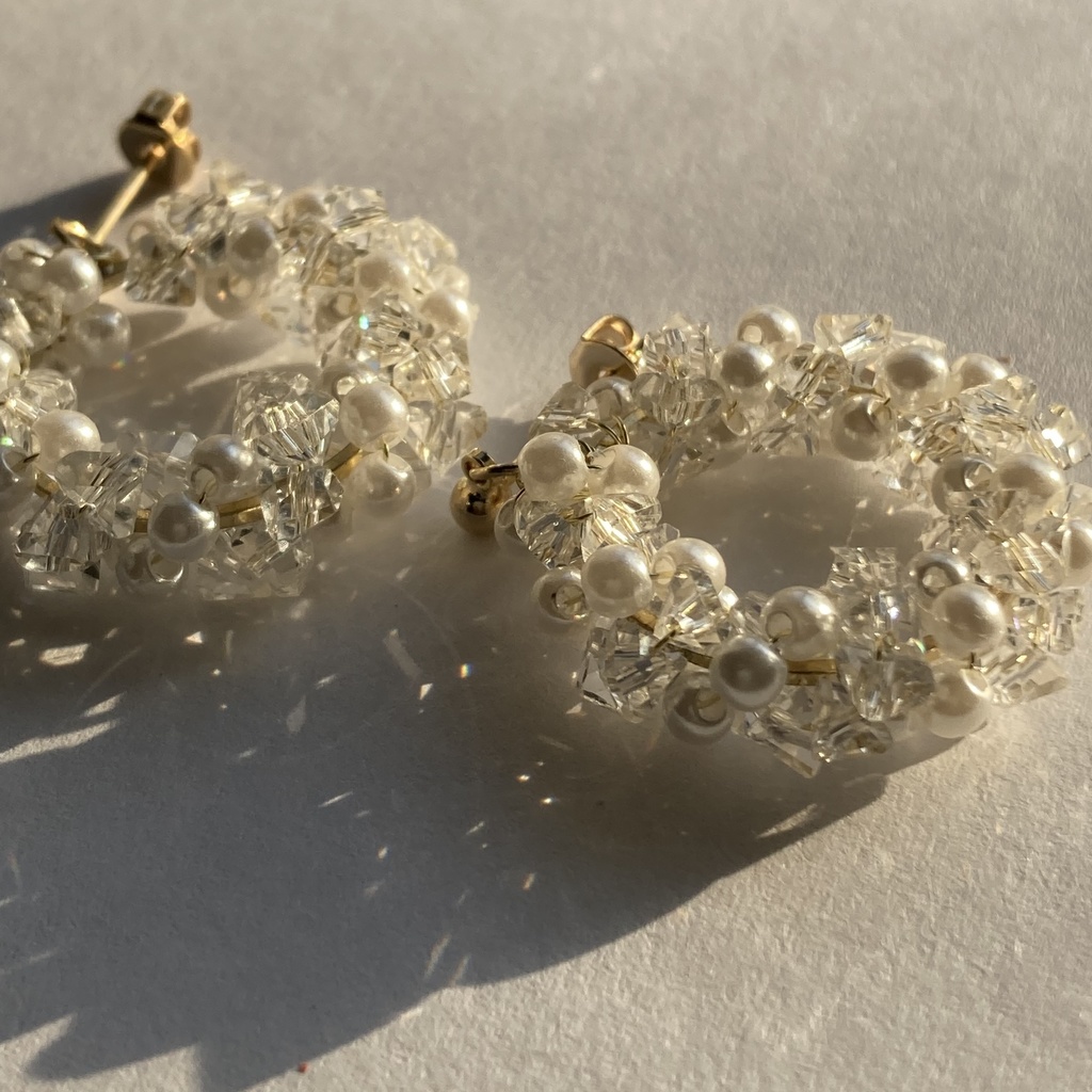 イロアソビ パールとクリアビーズ フープピアス