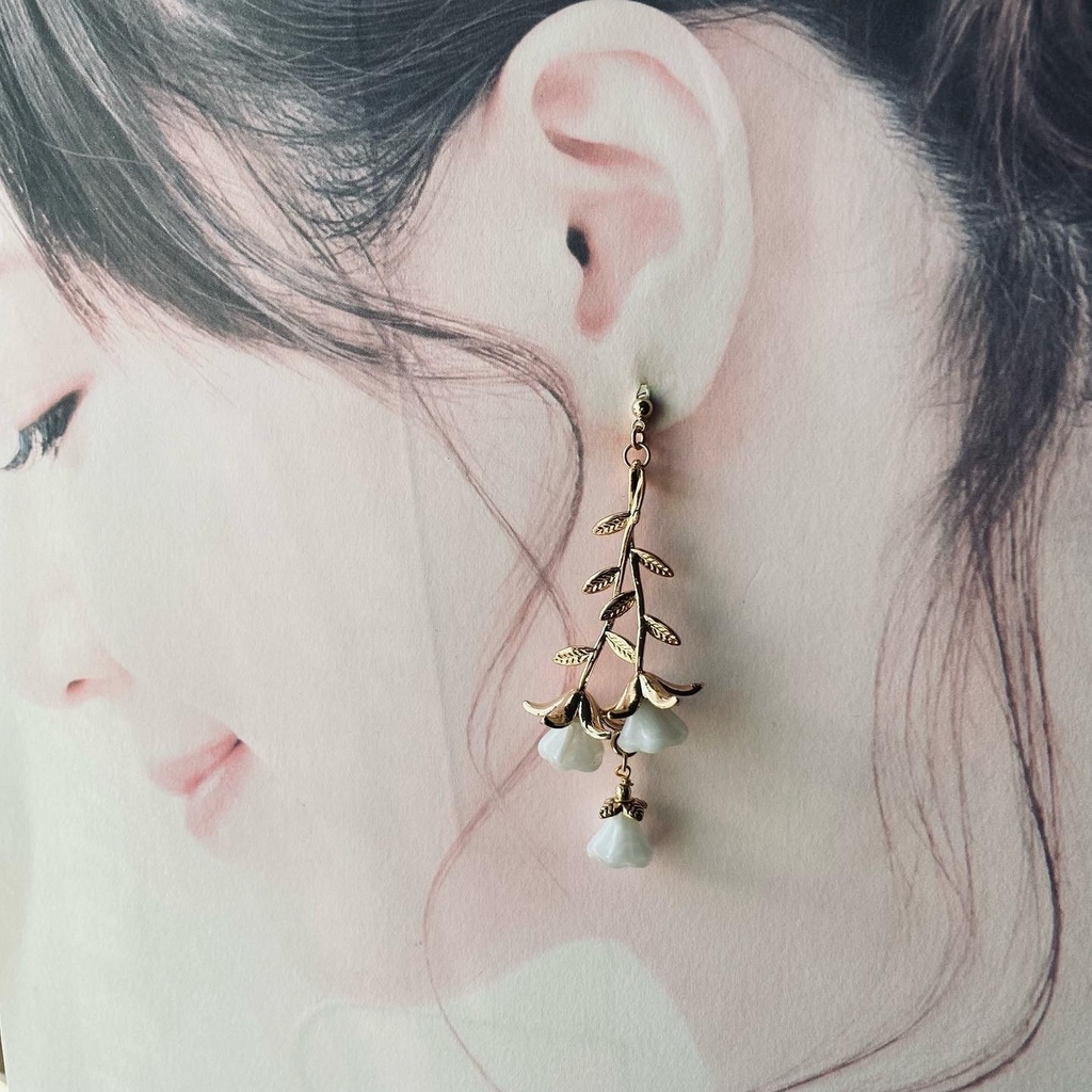 再販 イロアソビ 揺れるガラスの白百合 ピアス イヤリング