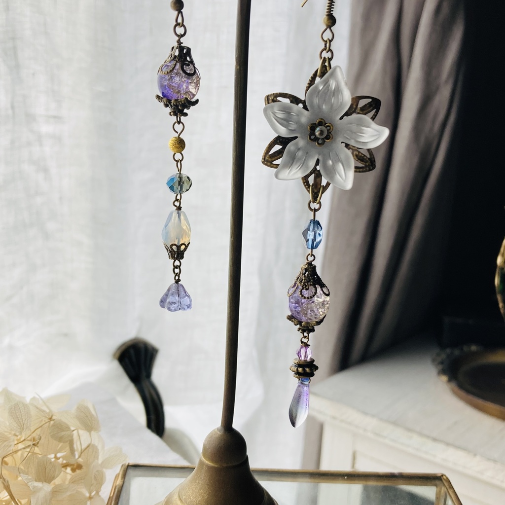 夜の魔術部 白花と薄紫割玉 ピアス イヤリング