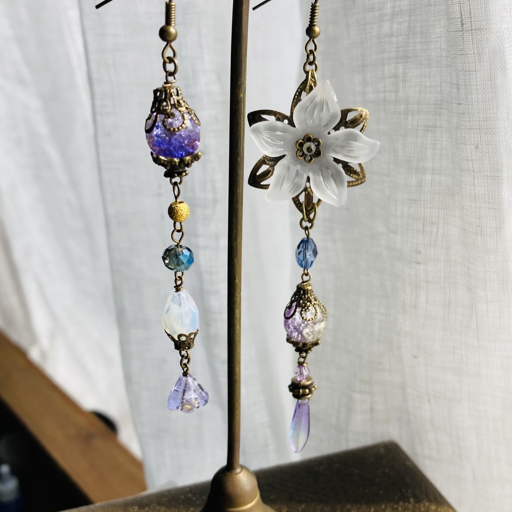 夜の魔術部 白花と薄紫割玉 ピアス イヤリング