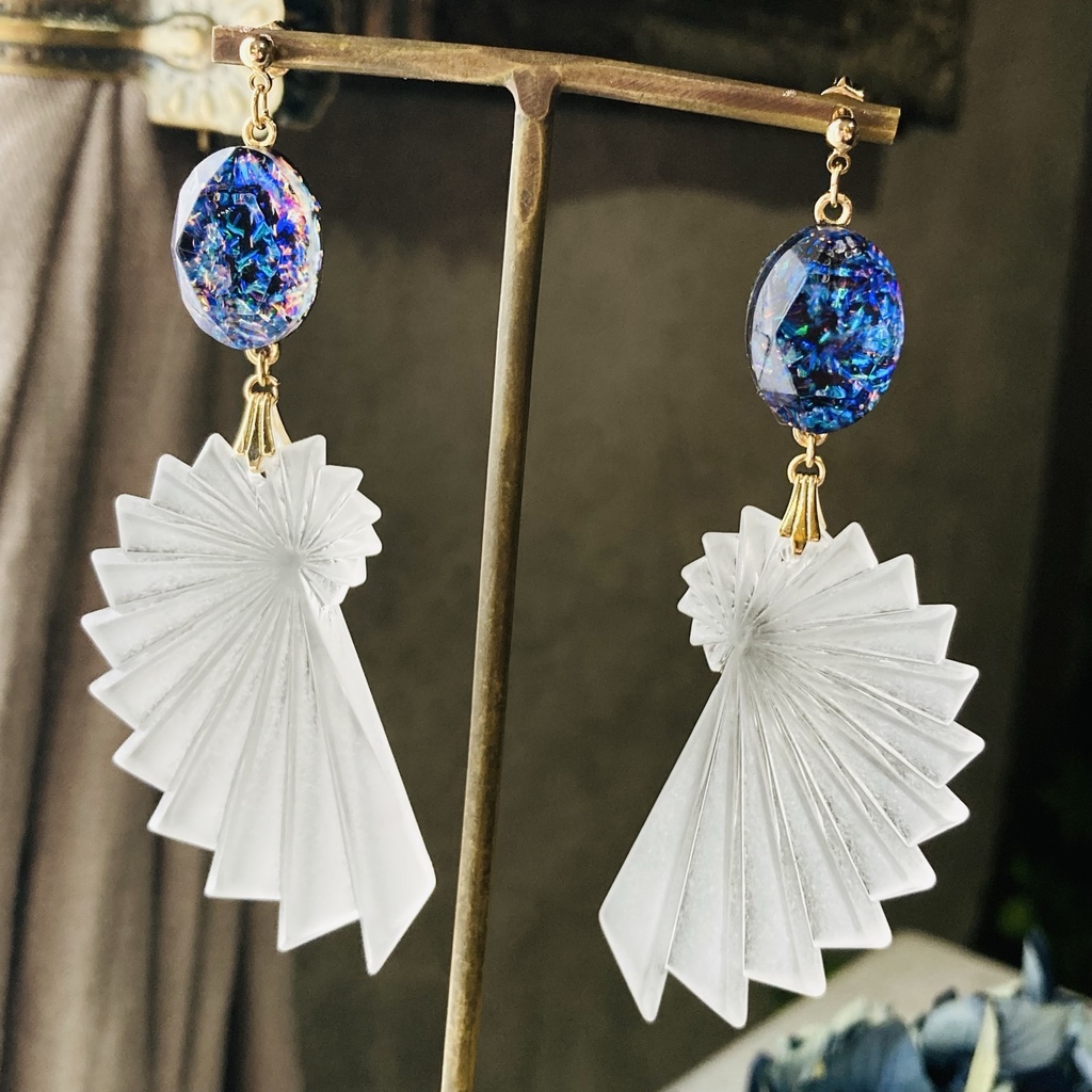夜の魔術部 美しいヴィンテージアクリルと 幻想ビジューのピアス イヤリング