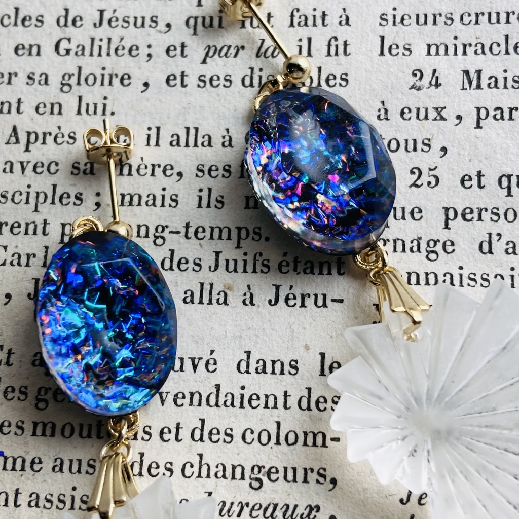 夜の魔術部 美しいヴィンテージアクリルと 幻想ビジューのピアス イヤリング