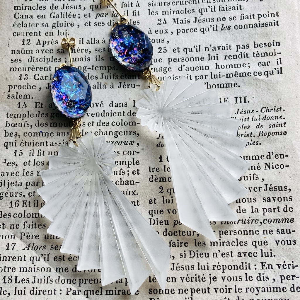 夜の魔術部 美しいヴィンテージアクリルと 幻想ビジューのピアス イヤリング