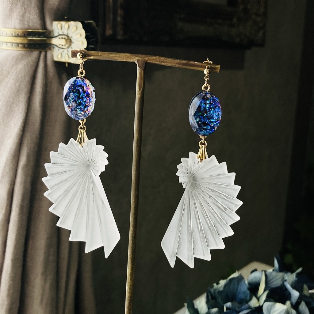 夜の魔術部 美しいヴィンテージアクリルと 幻想ビジューのピアス イヤリング