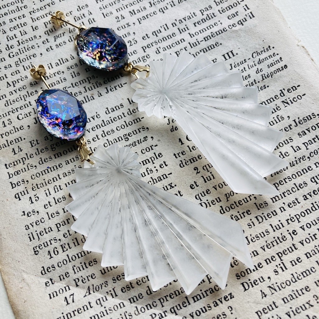 夜の魔術部 美しいヴィンテージアクリルと 幻想ビジューのピアス イヤリング