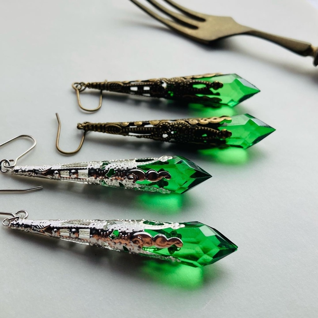 再販 夜の魔術部 レアカラー 緑の欠片 シャンデリア ピアス 金具色選択必須!