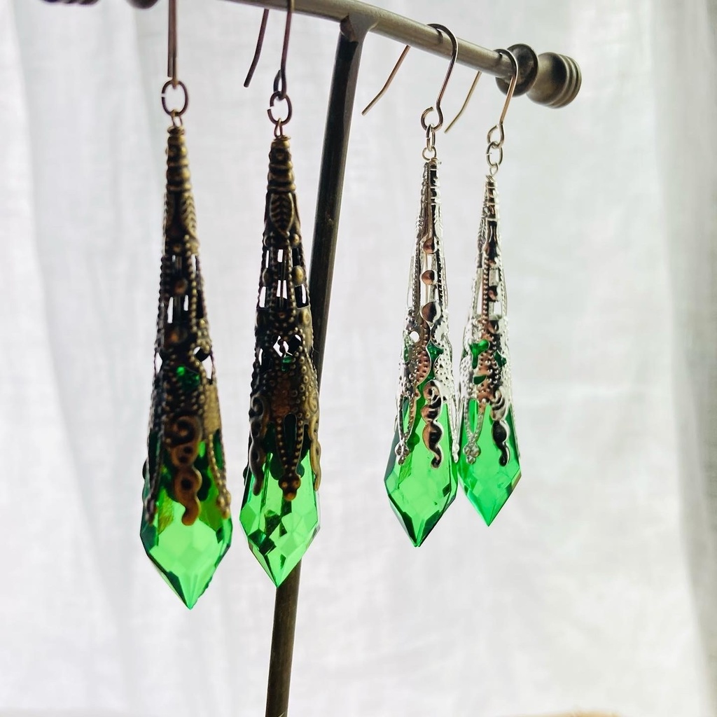 再販 夜の魔術部 レアカラー 緑の欠片 シャンデリア ピアス 金具色選択必須!