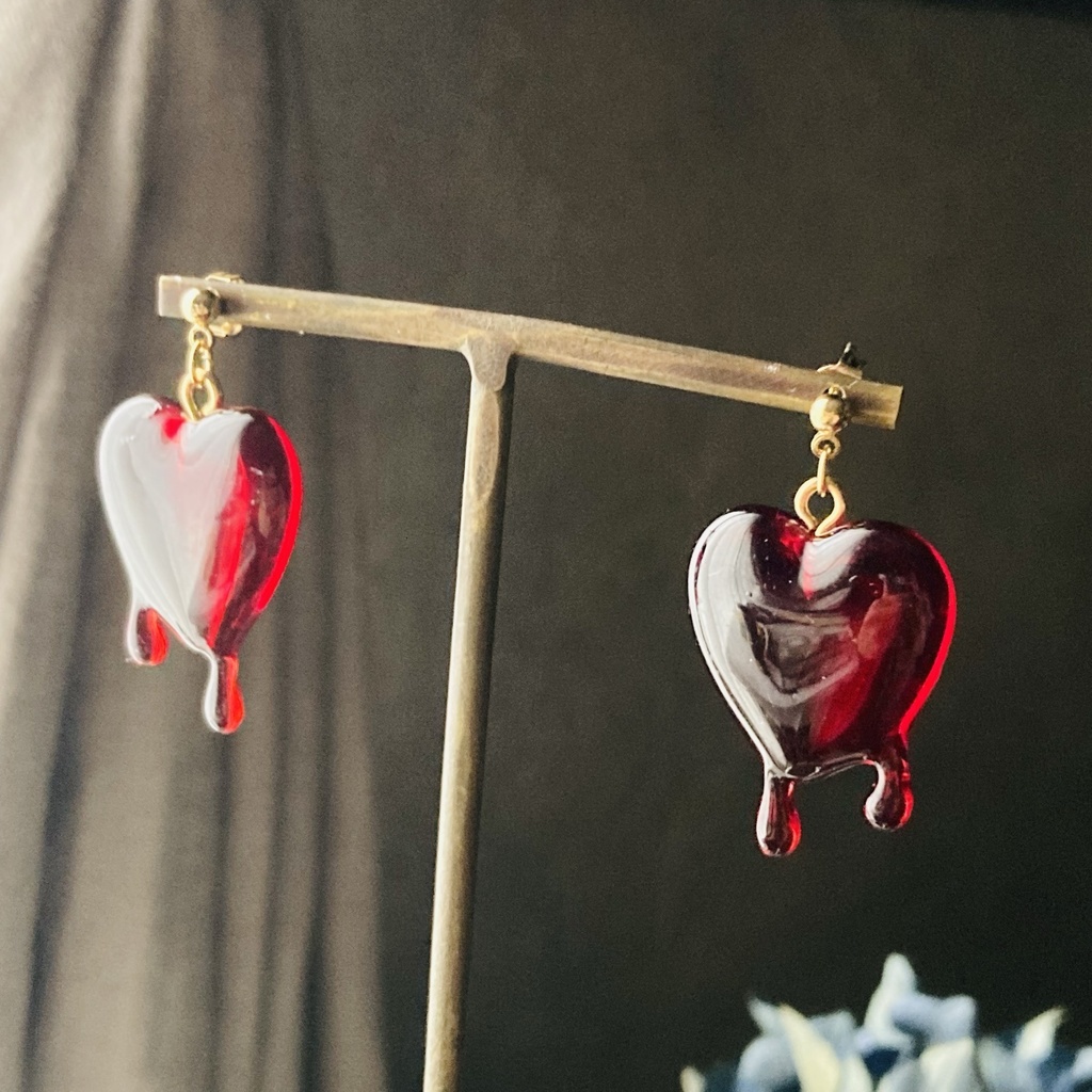 再再再再販 メルティハート 赤 溶けたハート ピアス イヤリング