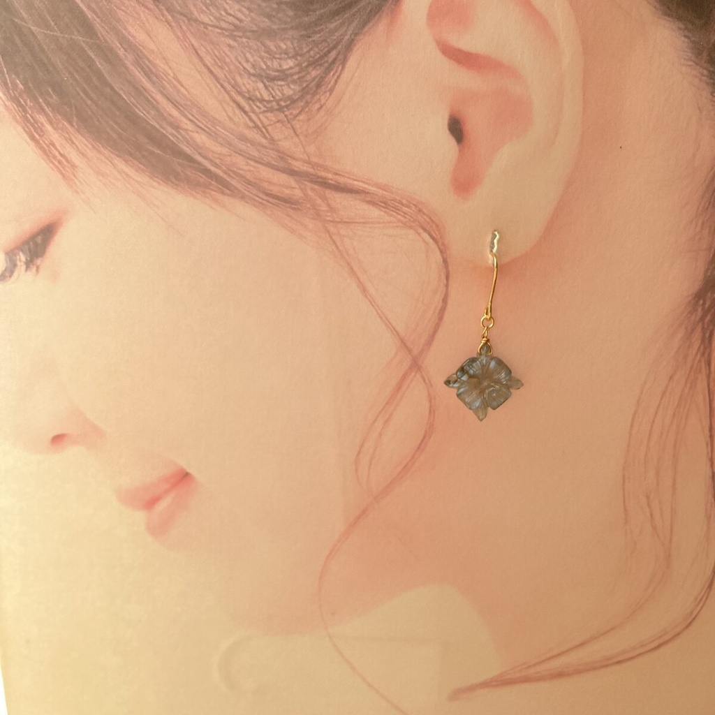 現品 花のカットのラブラドライト ピアス イヤリング