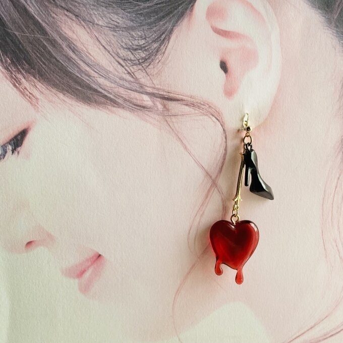 夜の魔術部 妖艶 黒ハイヒールとメルティハート ピアス イヤリング