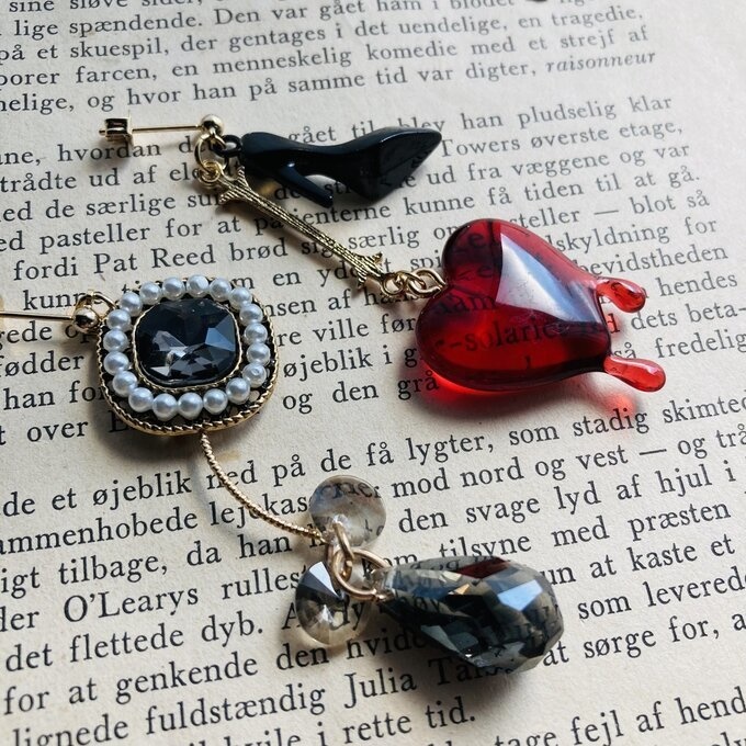 夜の魔術部 妖艶 黒ハイヒールとメルティハート ピアス イヤリング