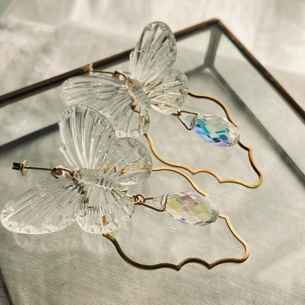 イロアソビ　真鍮フレームと水の蝶　ピアス　イヤリング