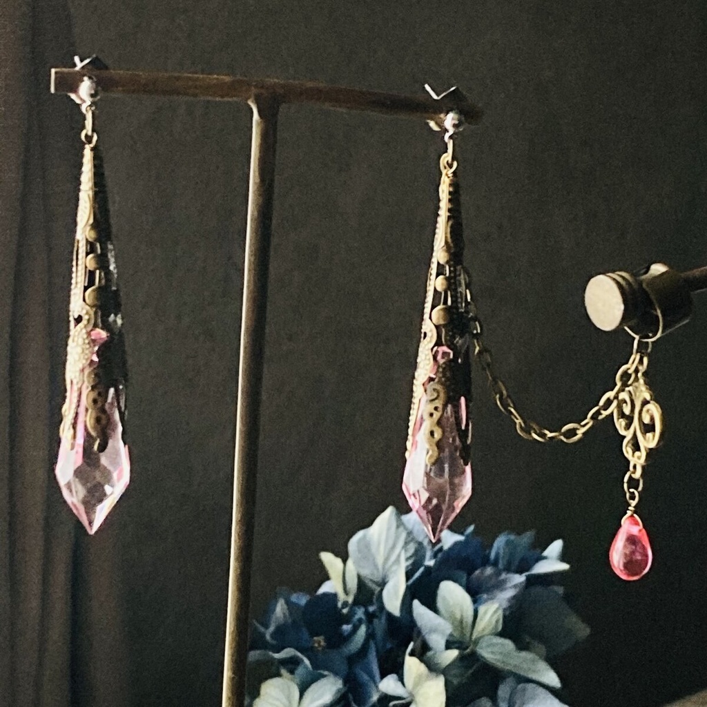 色変更可能 *イロアソビ*ピンクのかけら シャンデリア チェコ ドロップ イヤーカフ