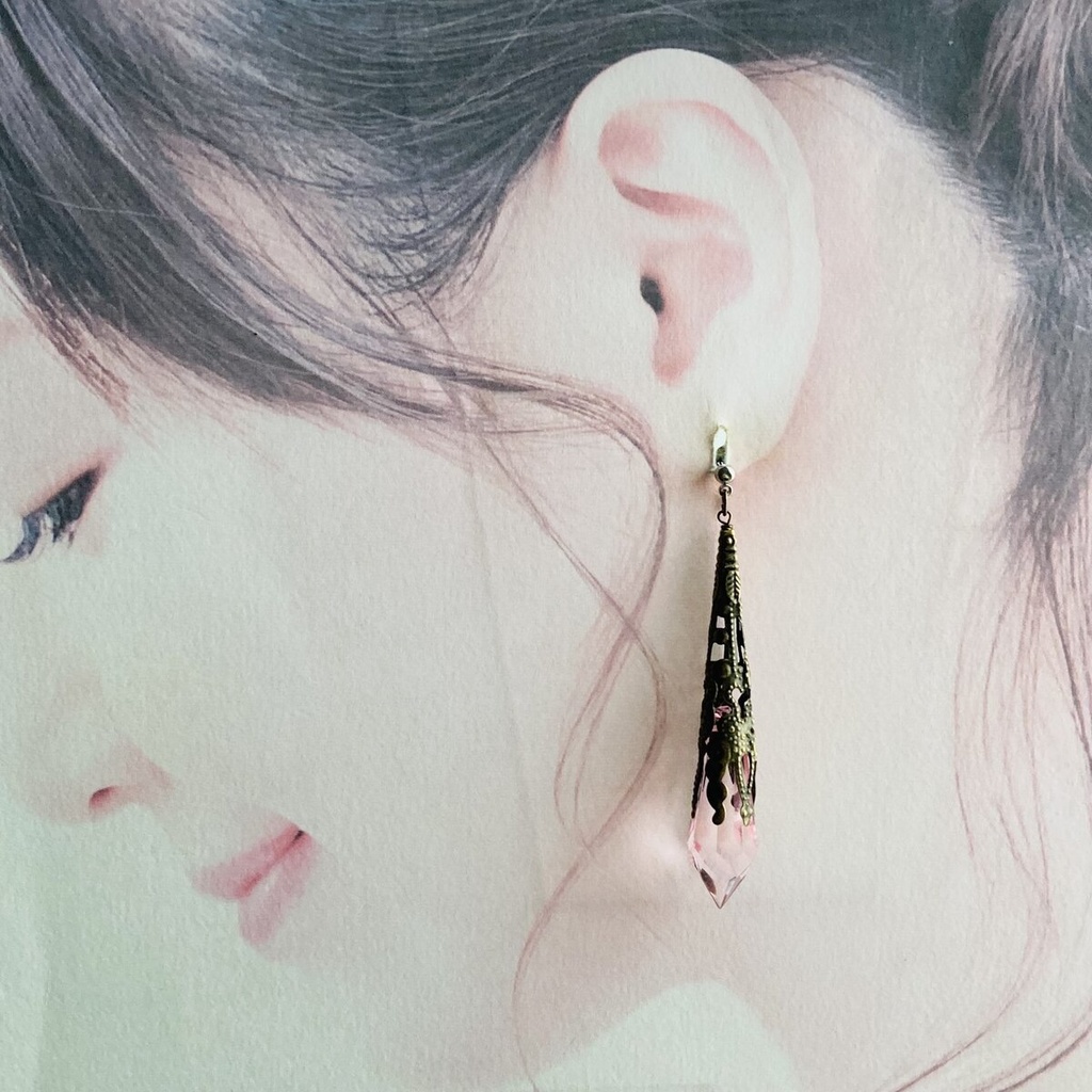 色変更可能 *イロアソビ*ピンクのかけら シャンデリア チェコ ドロップ イヤーカフ