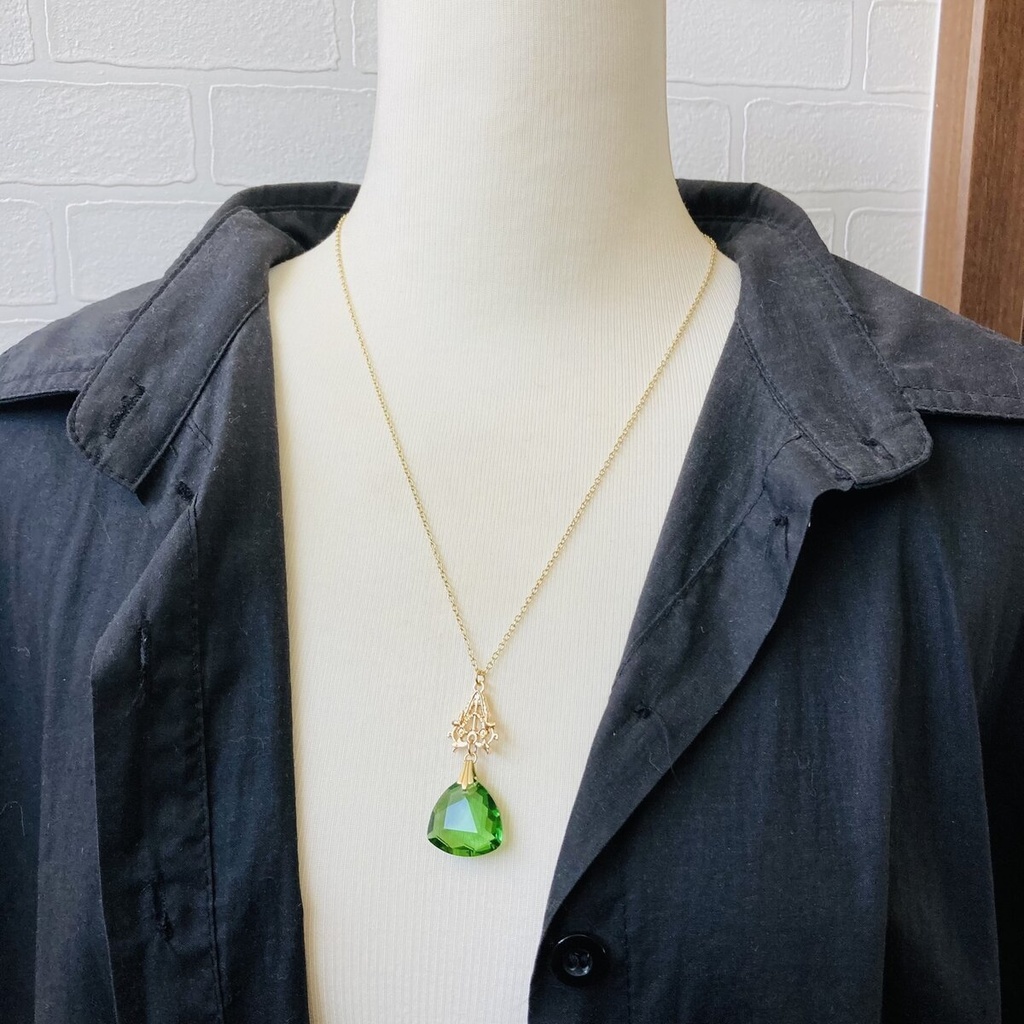 再販 イロアソビ 大粒 グリーントライアングル ネックレス