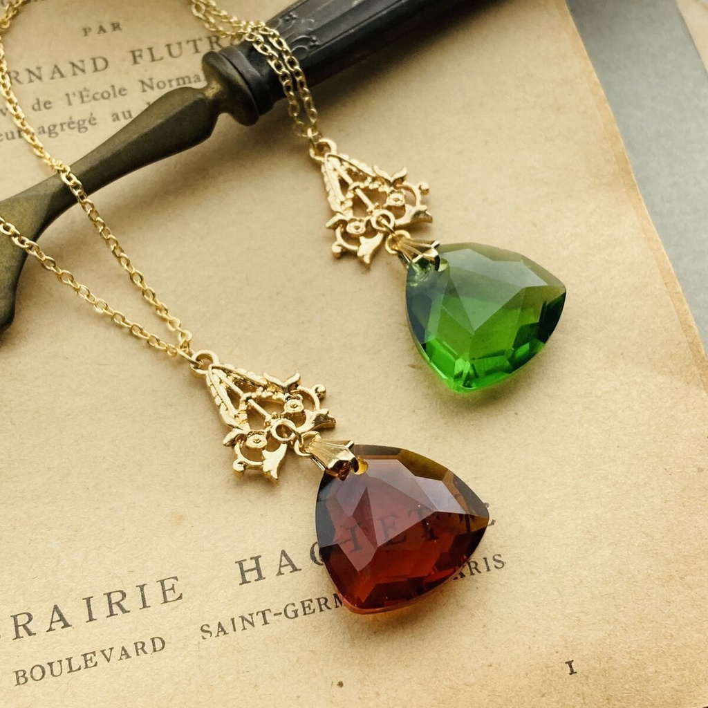 再販 イロアソビ 大粒 グリーントライアングル ネックレス