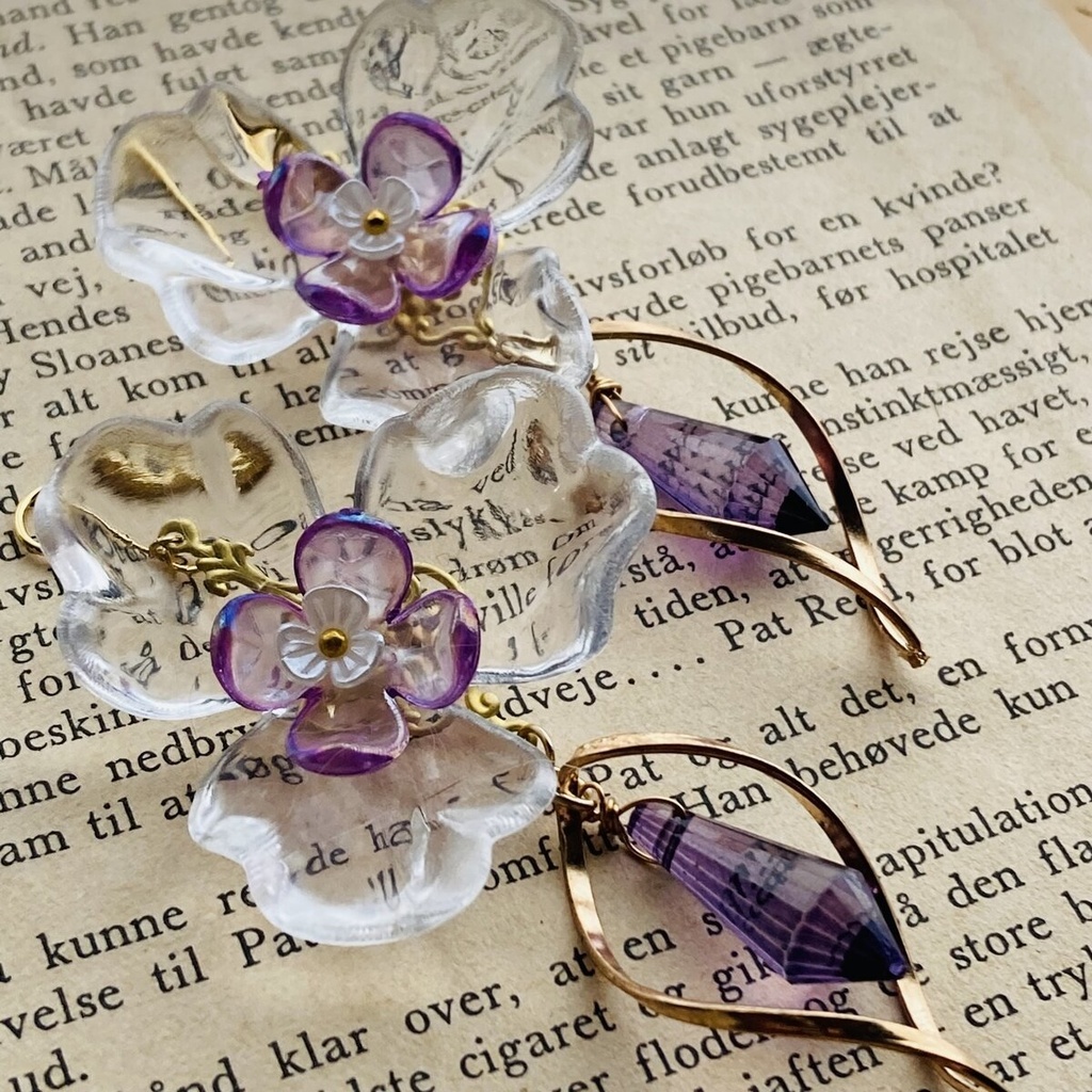 イロアソビ 紫×クリア 菫のかけら ピアス イヤリング