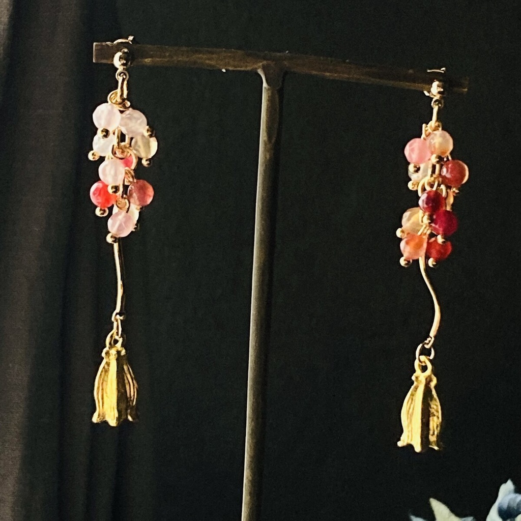 ピンクアゲートと蕾 ピアス イヤリング ピンクペッパーベリー
