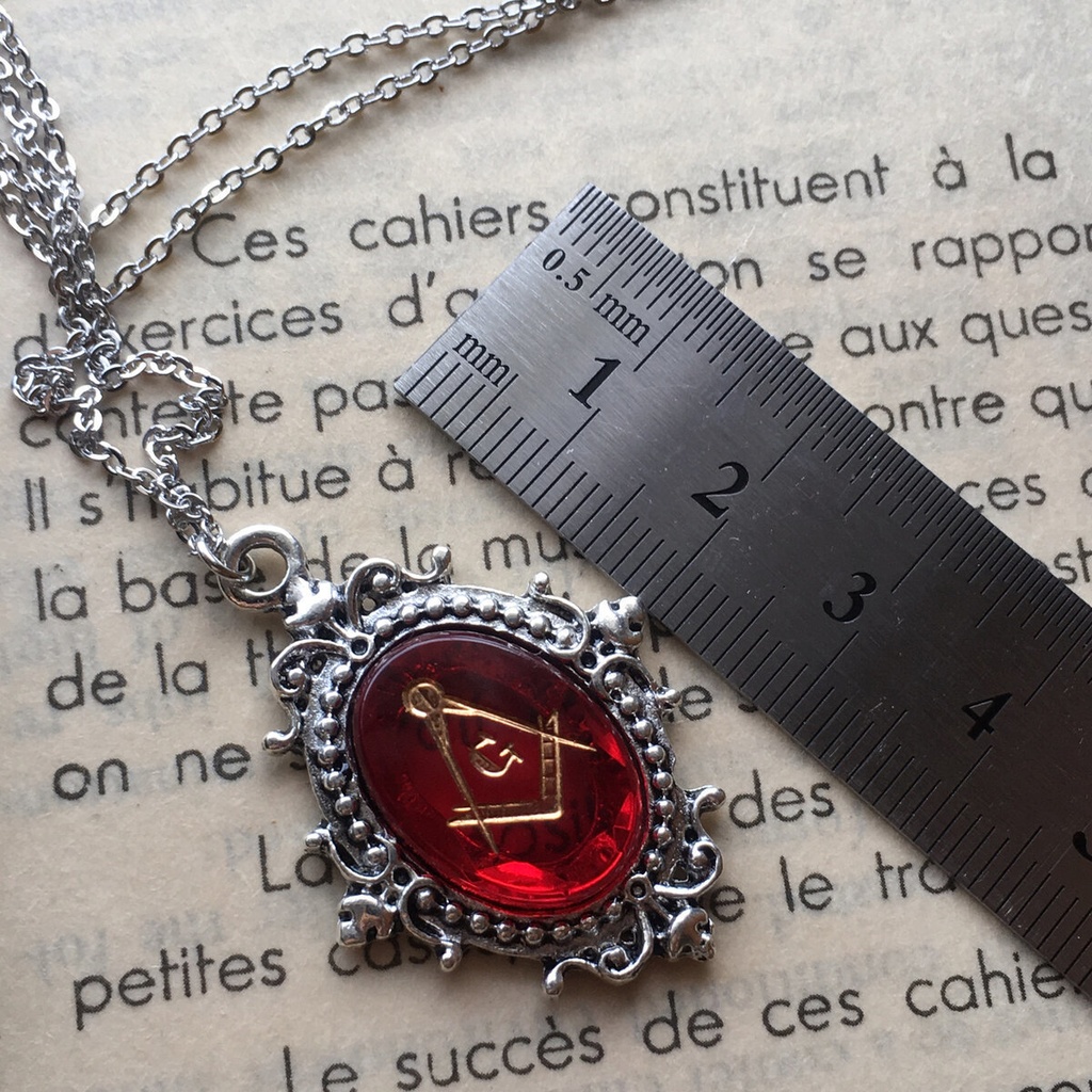 ピジョンブラッドカラー ヴィンテージ フリーメイソン ガラス ネックレス