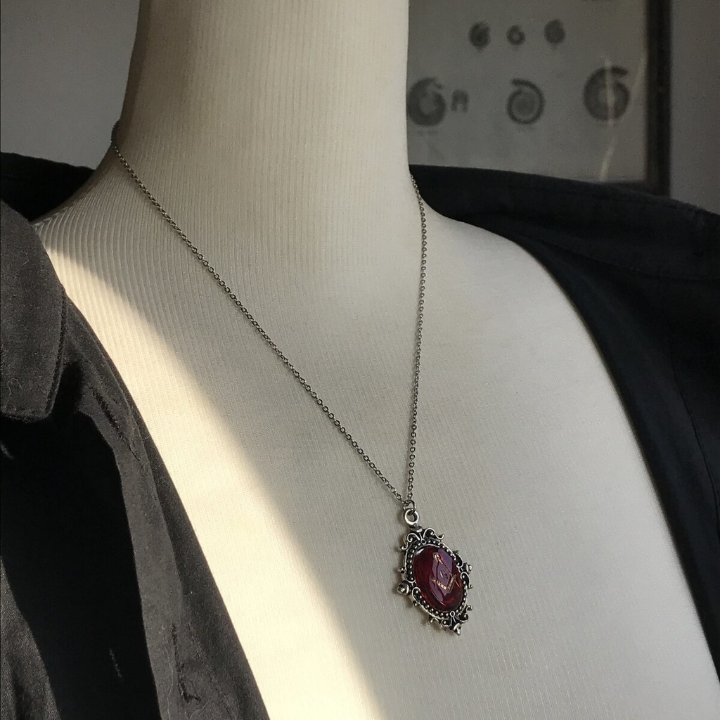 ピジョンブラッドカラー ヴィンテージ フリーメイソン ガラス ネックレス