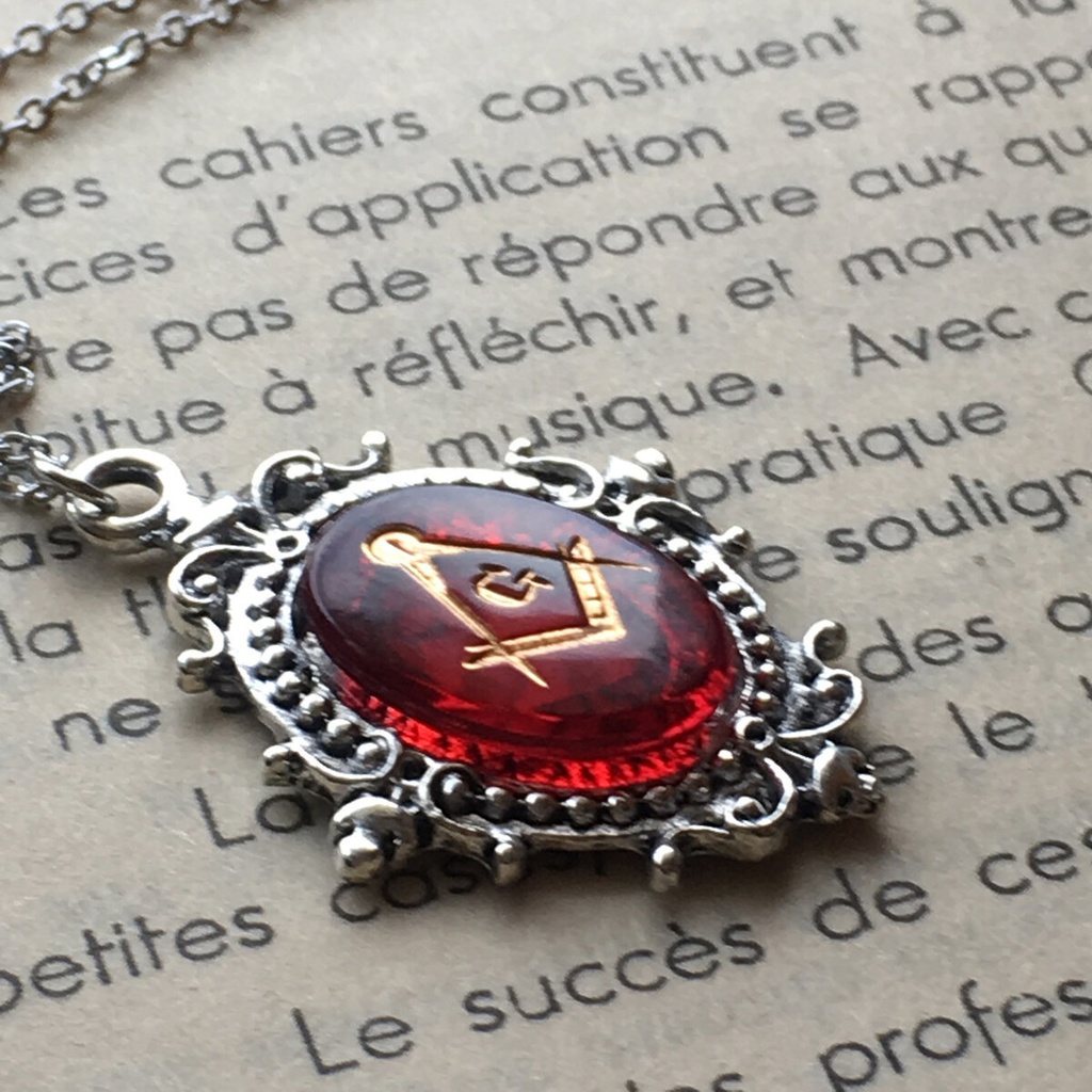 ピジョンブラッドカラー ヴィンテージ フリーメイソン ガラス ネックレス