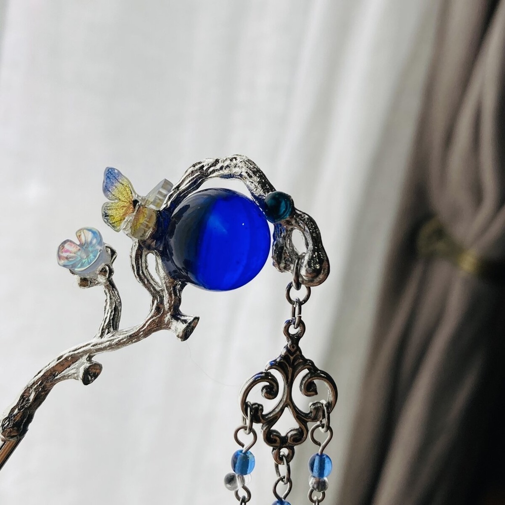 再再販 蝶の留まる瑠璃玉 装飾 かんざし