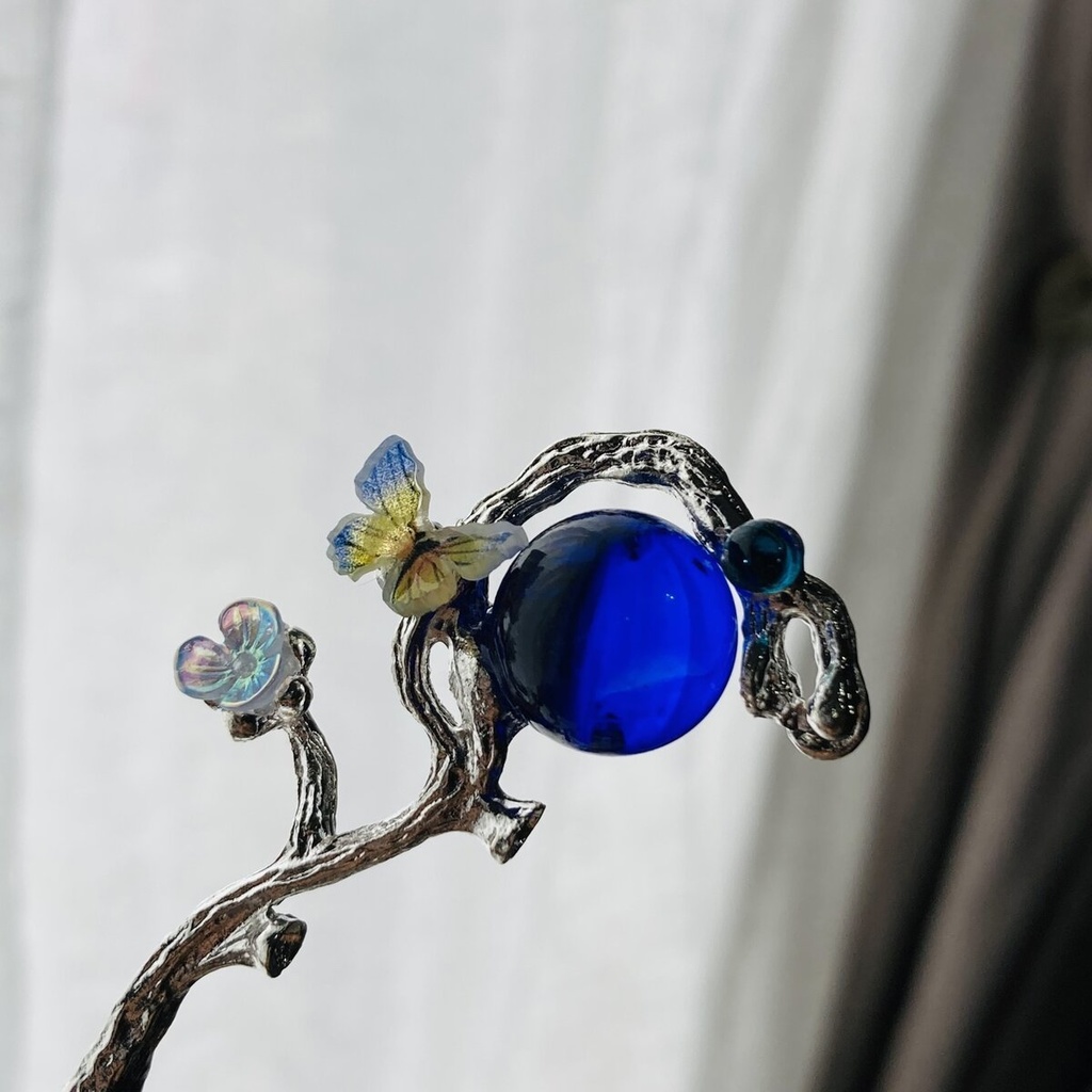 再再販 蝶の留まる瑠璃玉 装飾 かんざし