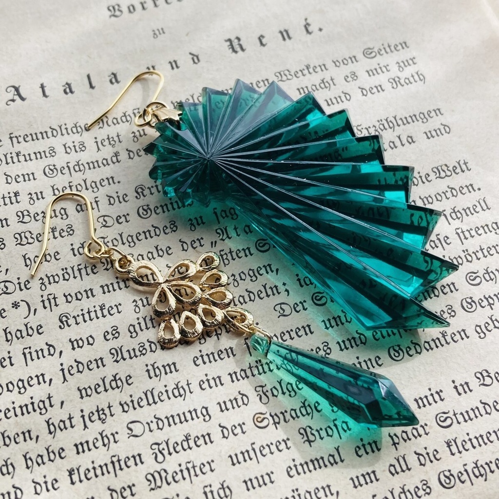 イロアソビ 森の魔女の耳飾り ヴィンテージ 巻貝のような大振りピアス