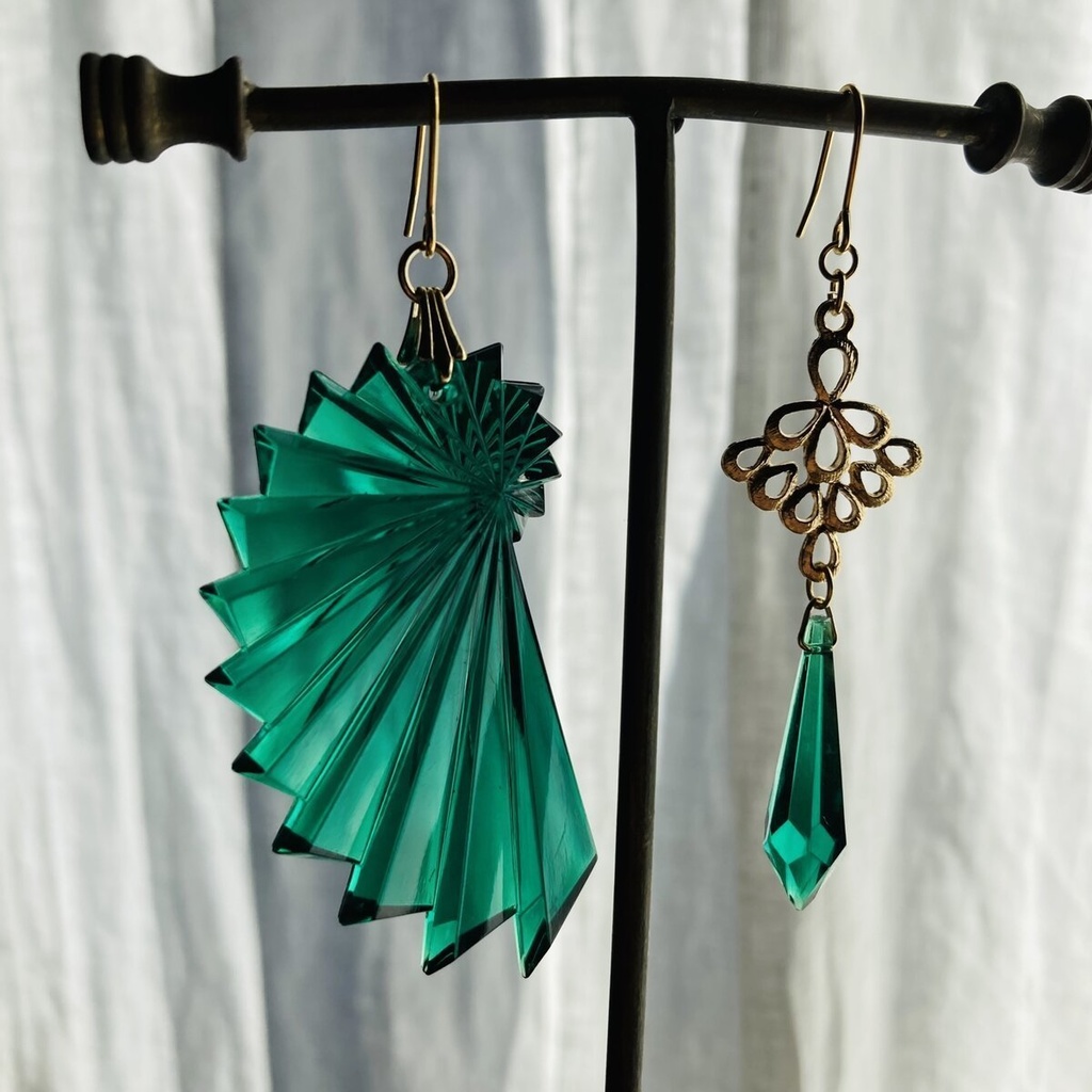 イロアソビ 森の魔女の耳飾り ヴィンテージ 巻貝のような大振りピアス