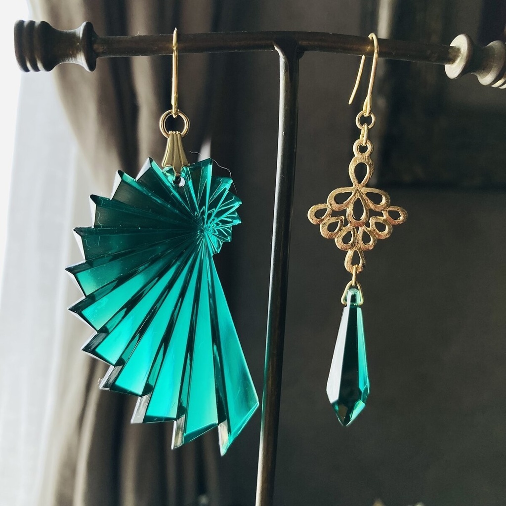 イロアソビ 森の魔女の耳飾り ヴィンテージ 巻貝のような大振りピアス