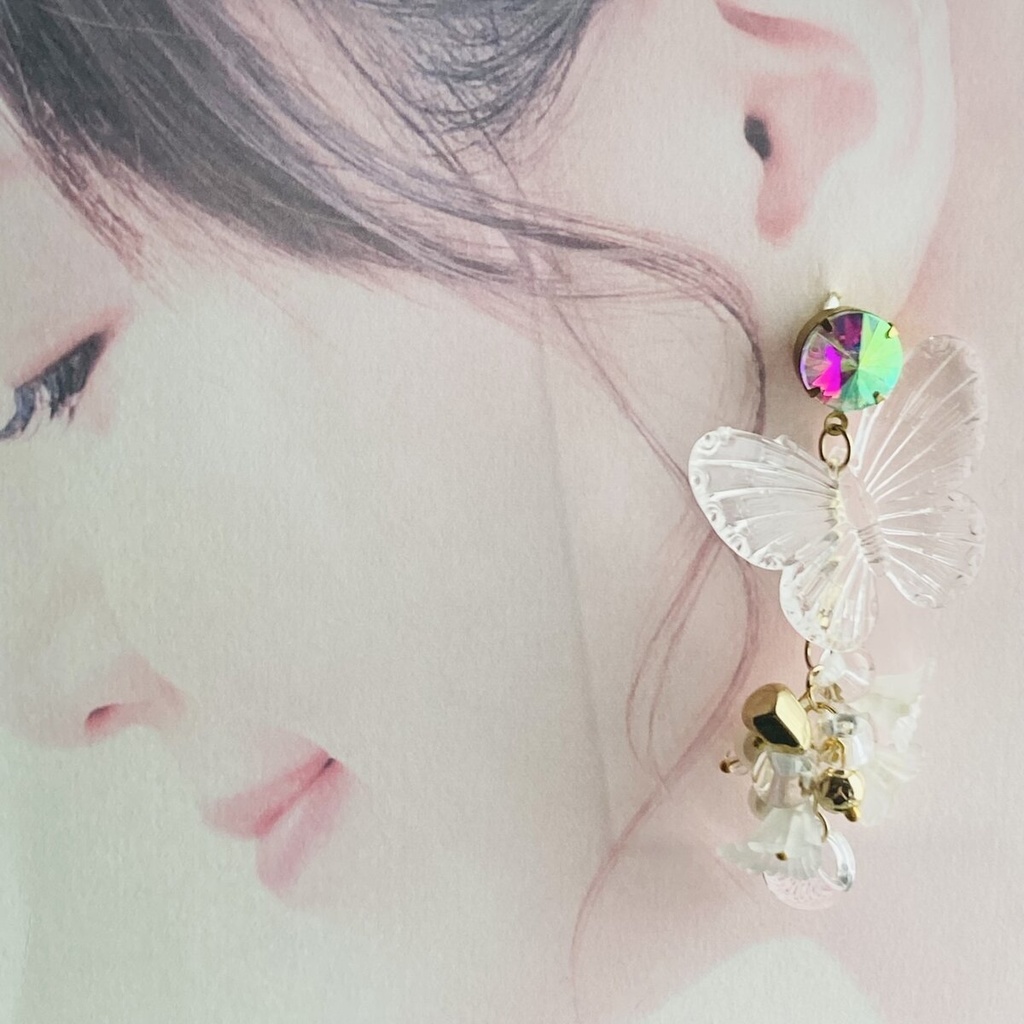 イロアソビ オーロラストーン クリア蝶と白花 ピアス イヤリング